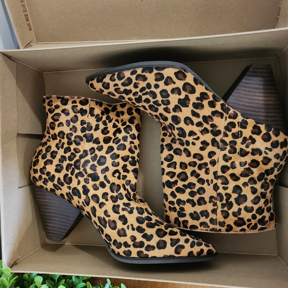 Lucky Brand Boot - Picture 2 of 7